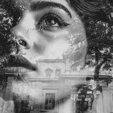 Hastane Önünde - Umay